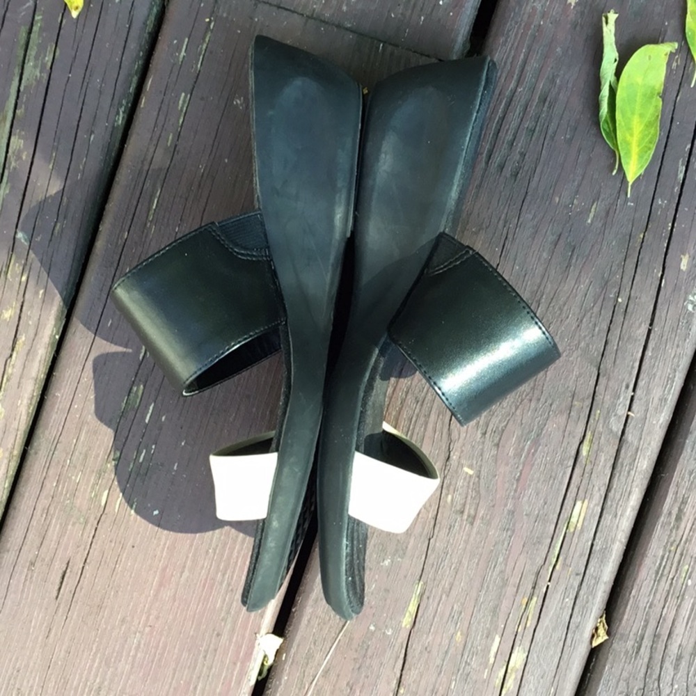 Aerosoles Strappy Wedges Black and Cream slides Size 8 - Picture 2 of 4